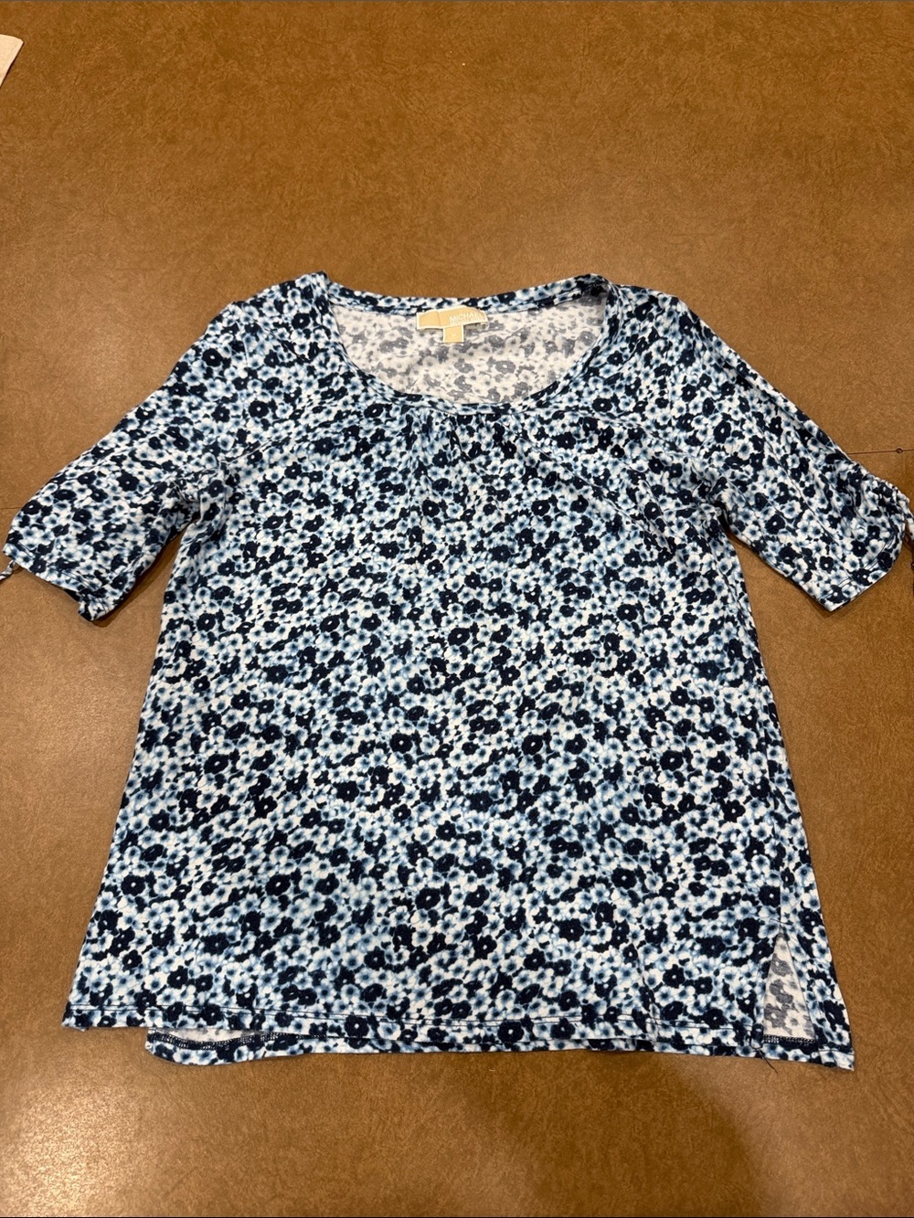 MICHAEL Michael Kors Blue and White Floral Short Sleeve Scoop Neck Top w/ Ties M
